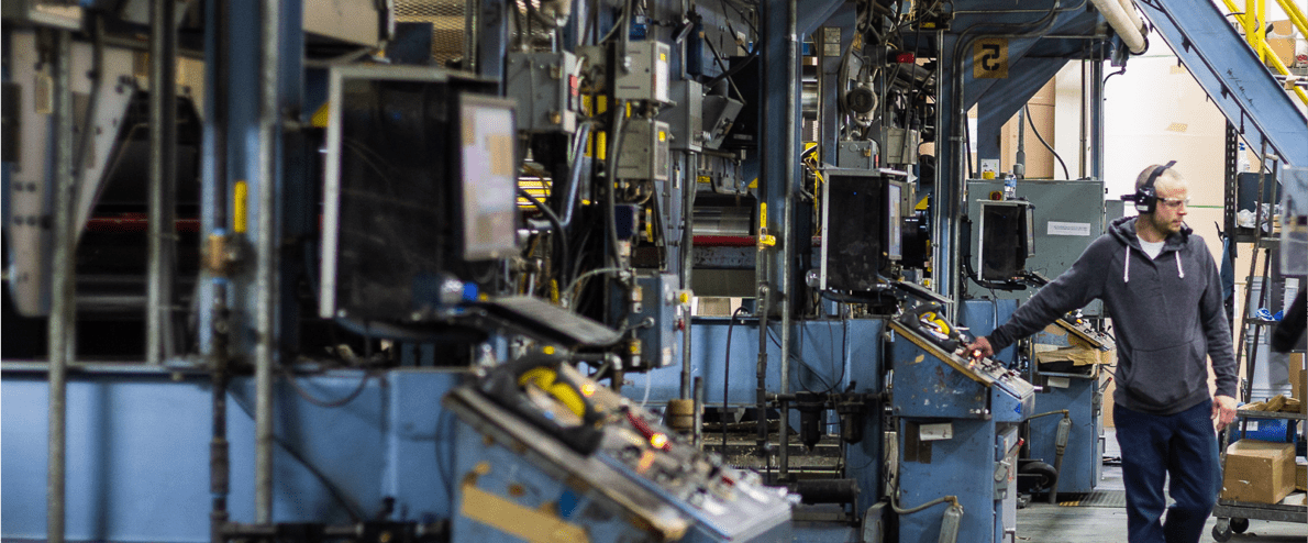 Operator at the die cutting press line in the Constantine plant